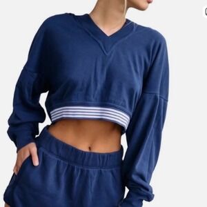 Free People Movement Navy Cropped V Neck Hoodie Sweatshirt Ribbed Hem Size M
